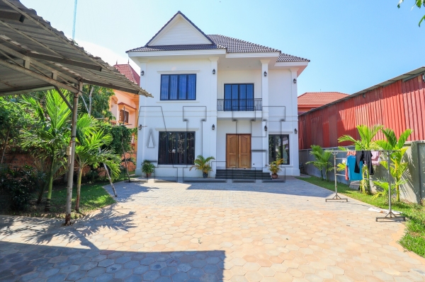 4 Bedrooms Villa For Rent - Svay Dangkum, Siem Reap - Nº: C151