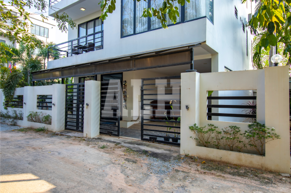 8-Bedroom Guesthouse For Rent - Phsar Krom Market, Sangkat Sala Kamreuk, Krong Siem Reap- ID: C324